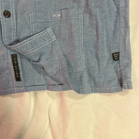 HOWLER Bros Large Short Sleeve Button-Up Shirt - Light Blue Denim - Picture 4 of 6